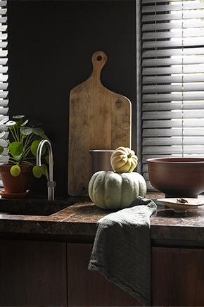 Warm interieur met herfst decoratie