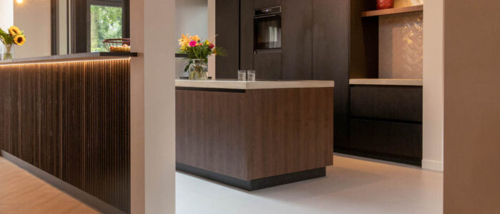 Welke keuken bij een betonlook vloer?